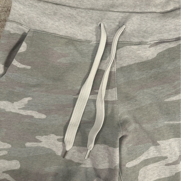 Aerie camo sweatpants joggers - Picture 2 of 4